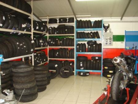 Foto officina gomme